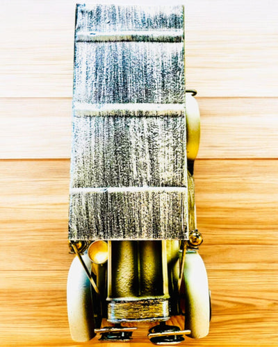 Klassinen Retro-auton malli - kolme vaihtoehtoa kaiverrusmahdollisuudella lahjaksi