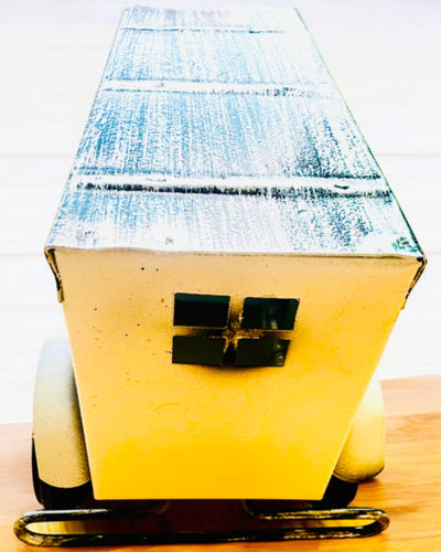 Klassinen Retro-auton malli - kolme vaihtoehtoa kaiverrusmahdollisuudella lahjaksi