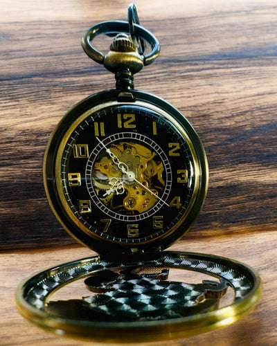 Taskukello "Equus Tempus" - Väri: Kupari, Hevosen teema, mahdollisuus personointiin kaiverruksella