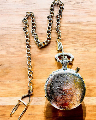 Taskukello "Motocykli Elegancik 2" – Kaiverrus lahjaksi, 3 värivaihtoehtoa