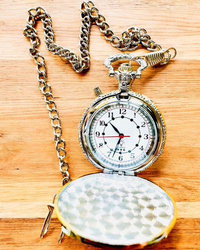 Taskukello "Motocykli Elegancik 2" – Kaiverrus lahjaksi, 3 värivaihtoehtoa