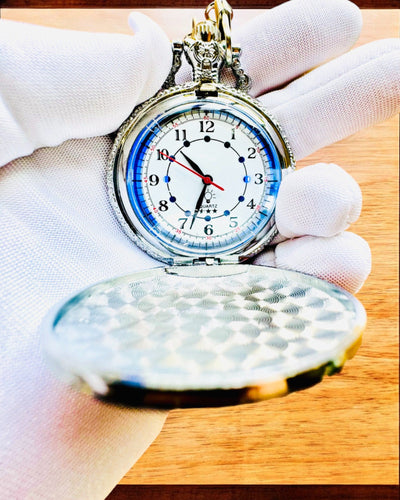 Taskukello "Motocykli Elegancik 2" – Kaiverrus lahjaksi, 3 värivaihtoehtoa