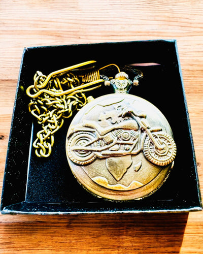 Taskukello "Motocykli Elegancik 2" – Kaiverrus lahjaksi, 3 värivaihtoehtoa