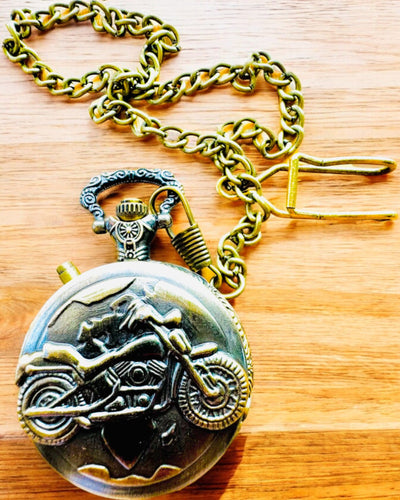 Taskukello "Motocykli Elegancik 2" – Kaiverrus lahjaksi, 3 värivaihtoehtoa
