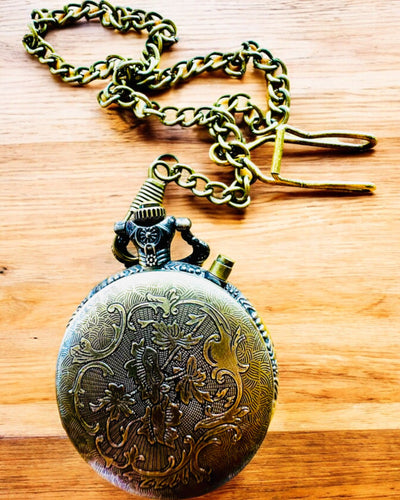 Taskukello "Motocykli Elegancik 2" – Kaiverrus lahjaksi, 3 värivaihtoehtoa