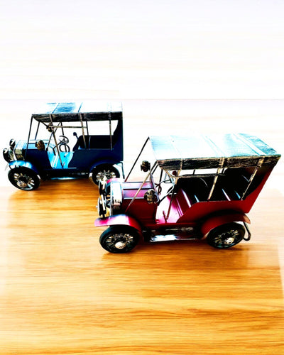 Klassinen Retro-auton malli - kolme vaihtoehtoa kaiverrusmahdollisuudella lahjaksi