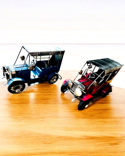 Klassinen Retro-auton malli - kolme vaihtoehtoa kaiverrusmahdollisuudella lahjaksi