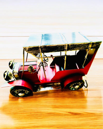 Klassinen Retro-auton malli - kolme vaihtoehtoa kaiverrusmahdollisuudella lahjaksi