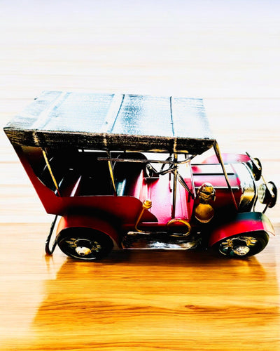 Klassinen Retro-auton malli - kolme vaihtoehtoa kaiverrusmahdollisuudella lahjaksi