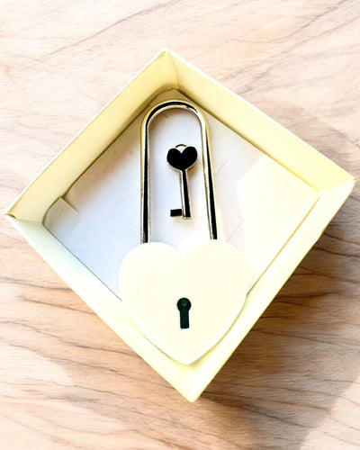 Rakkauden taikaiset lukot kaiverrusmahdollisuudella lahjaksi, 5 värivaihtoehtoa valittavana