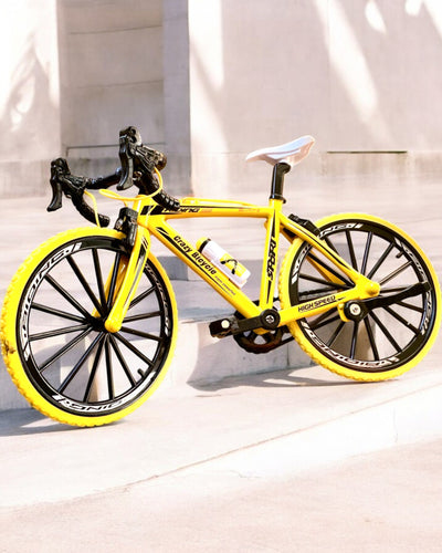 Metallinen pienoismalli punainen polkupyörä "SpeedMaster" kaiverruksella lahjaksi, 2 värivaihtoehtoa