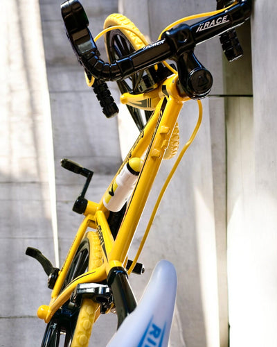 Metallinen pienoismalli punainen polkupyörä "SpeedMaster" kaiverruksella lahjaksi, 2 värivaihtoehtoa