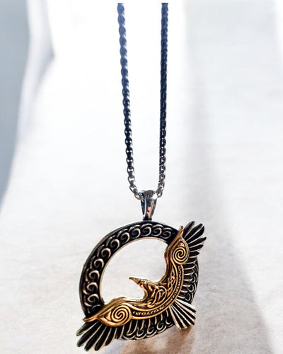 Amulet Stalowego Sokoła - Kaulakoru kaiverruksella, inspiroituna kelttiläisestä taiteesta, lahjaksi