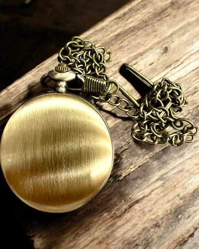Antiikkinen Pronssi-kultainen Taskukompassi Pitsikuvioinnilla – Täydellinen Tutkimusmatkailijoille ja Retro-ystävälle. Personointi kaiverruksella