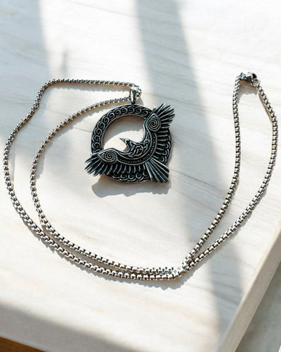 Amulet Stalowego Sokoła - Kaulakoru kaiverruksella, inspiroituna kelttiläisestä taiteesta, lahjaksi