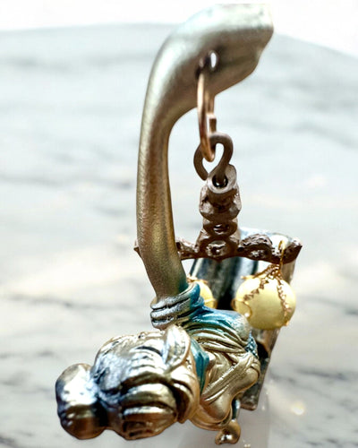 Patsas "Justicia 2" - Oikeuden jumalatar – Taiteellinen koriste hyllylle, hartsikäsityö, personointi kaiverruksella