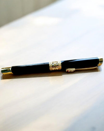 Tyylikäs Lohikäärmekynä, 3 värivaihtoehtoa, mahdollisuus personointiin kaiverruksella lahjaksi