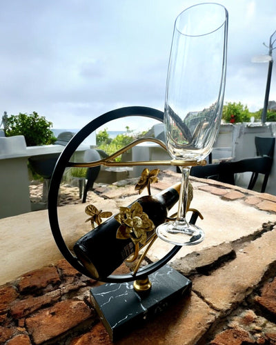 "Elegancki Owad" -viiniteline - pullolle ja laseille, korkeus 33 cm, mahdollisuus personoida kaiverruksella lahjaksi