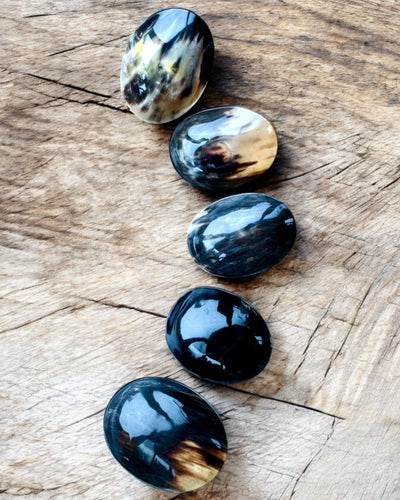 Miska intialainen sarvi - mahdollisuus personointiin kaiverruksella lahjaksi