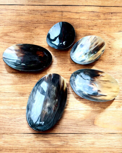 Miska intialainen sarvi - mahdollisuus personointiin kaiverruksella lahjaksi