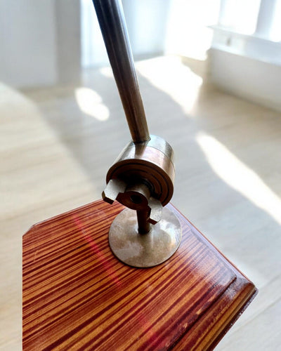 Käsityöläisen suurennuslasi "Royal Magnifier" jalustalla ja säädettävällä pidikkeellä - mahdollisuus personointiin kaiverruksella lahjaksi