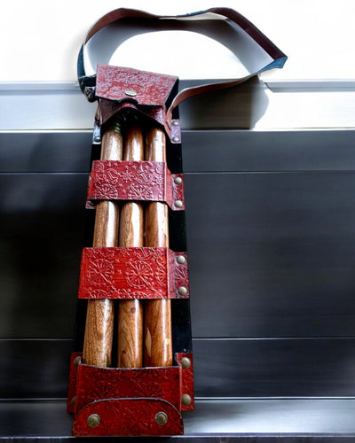 Nahkainen kotelo, suojus kävelykepille - mahdollisuus personointiin kaiverruksella lahjaksi