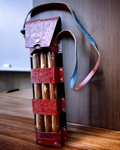 Nahkainen kotelo, suojus kävelykepille - mahdollisuus personointiin kaiverruksella lahjaksi