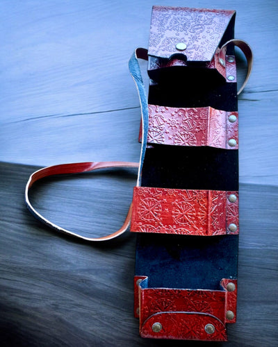 Nahkainen kotelo, suojus kävelykepille - mahdollisuus personointiin kaiverruksella lahjaksi