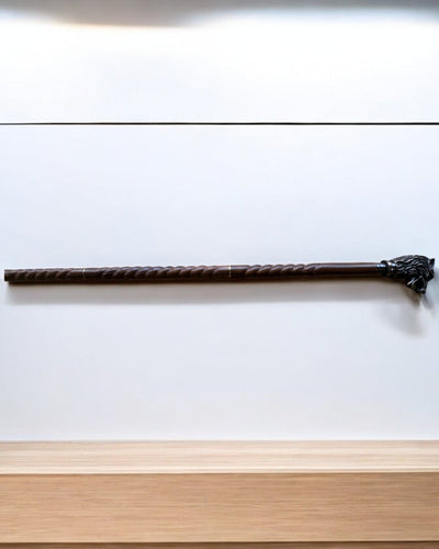 Susi Vartija Käsin Veistetty Kävelykeppi, Puinen, personoitavissa kaiverruksella