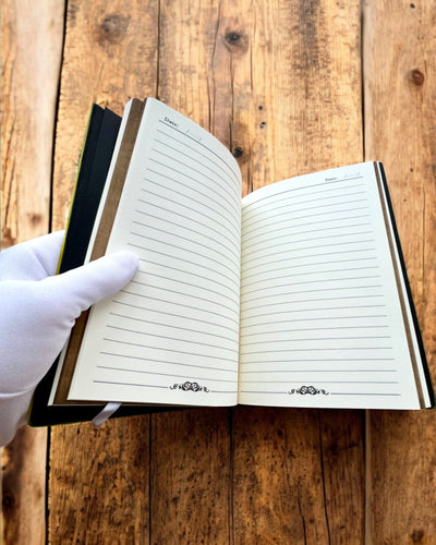 Metsäpeura Muistikirja Jelenen Kuvalla, A5 - personointi kaiverruksella lahjaksi