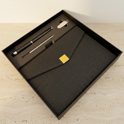 Elegancki Zestaw Prezentowy Premium – Notes A5 z Długopisem i Pendrive 16GB w Pudełku – Czarno-złoty – EE9