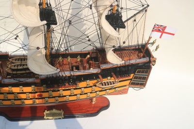 Koottu HMS Victory -purjelaivamalli, 80 cm, kaiverruksella personoitavissa - eksklusiivinen lahja- ja sisustusesine, käsintehty eksoottisesta puusta, korkealaatuinen ja viimeistelty yksityiskohtia myöten
