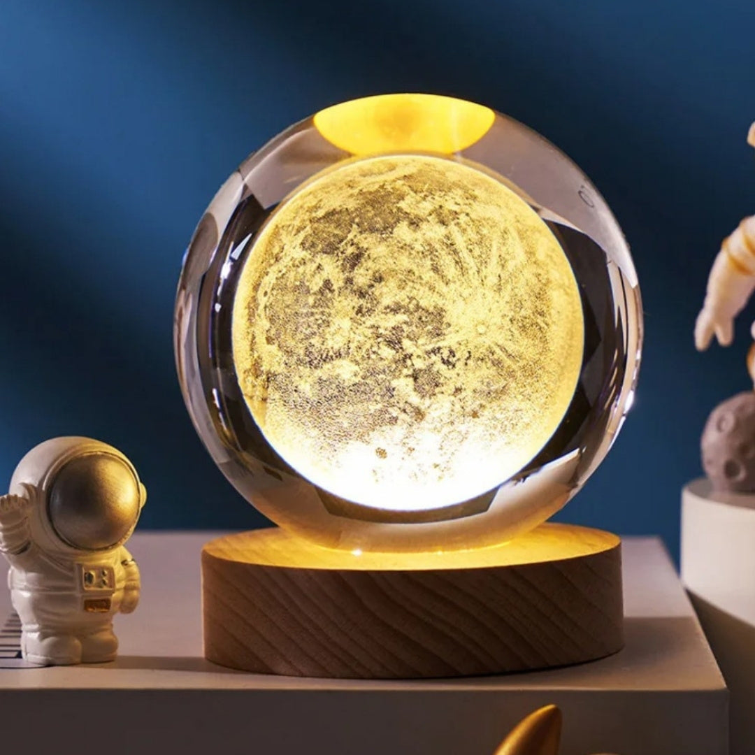 Szklana Kula 3D Księżyc- Lampa Nocna LED USB - Gadżet na Biurko
 - KKS