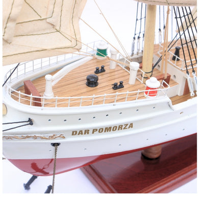 Eksklusiivinen Dar Pomorza -purjelaivamalli, 82 cm, kaiverruksella personoitavissa