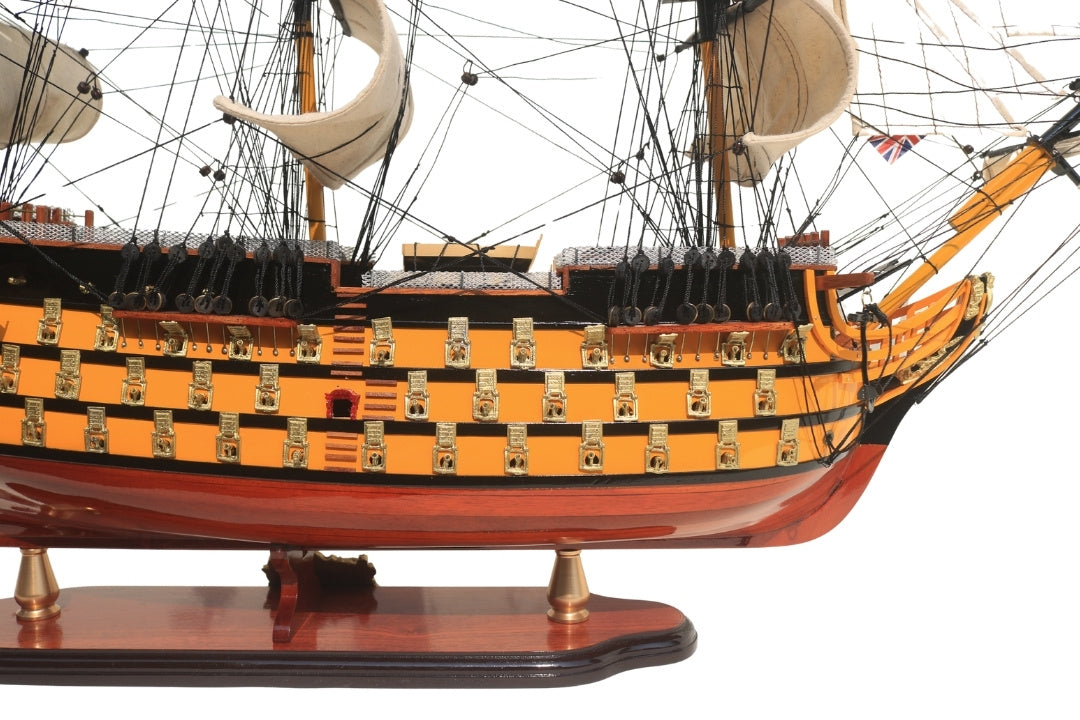 Koottu HMS Victory -purjelaivamalli, 80 cm, kaiverruksella personoitavissa - eksklusiivinen lahja- ja sisustusesine, käsintehty eksoottisesta puusta, korkealaatuinen ja viimeistelty yksityiskohtia myöten