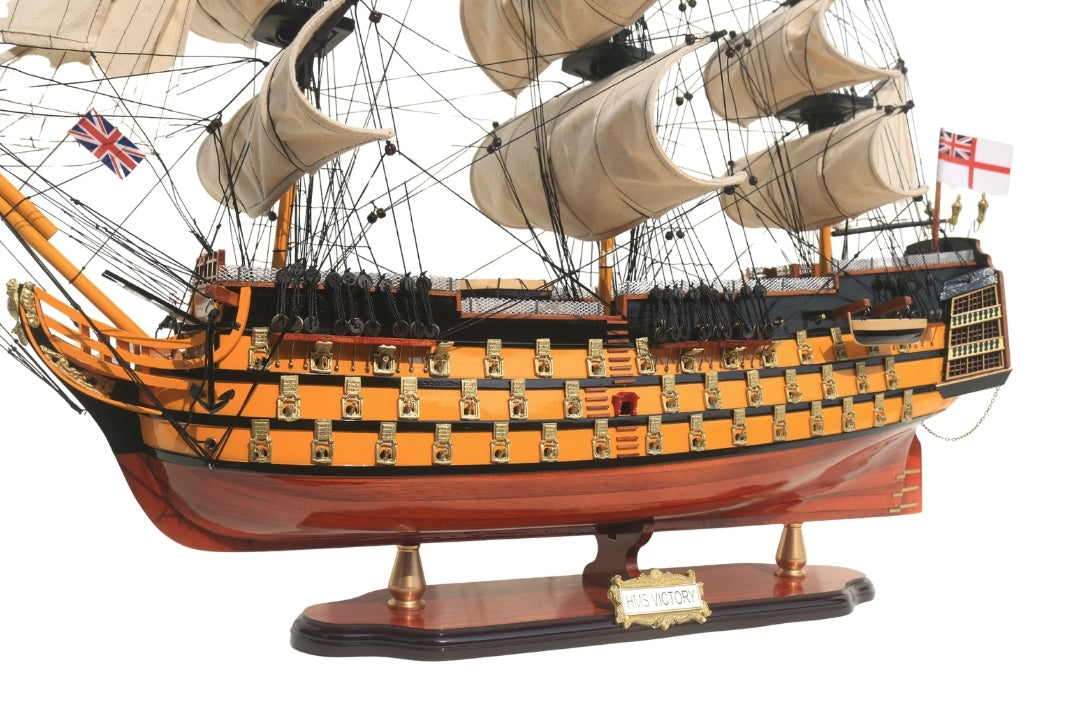 Koottu HMS Victory -purjelaivamalli, 80 cm, kaiverruksella personoitavissa - eksklusiivinen lahja- ja sisustusesine, käsintehty eksoottisesta puusta, korkealaatuinen ja viimeistelty yksityiskohtia myöten