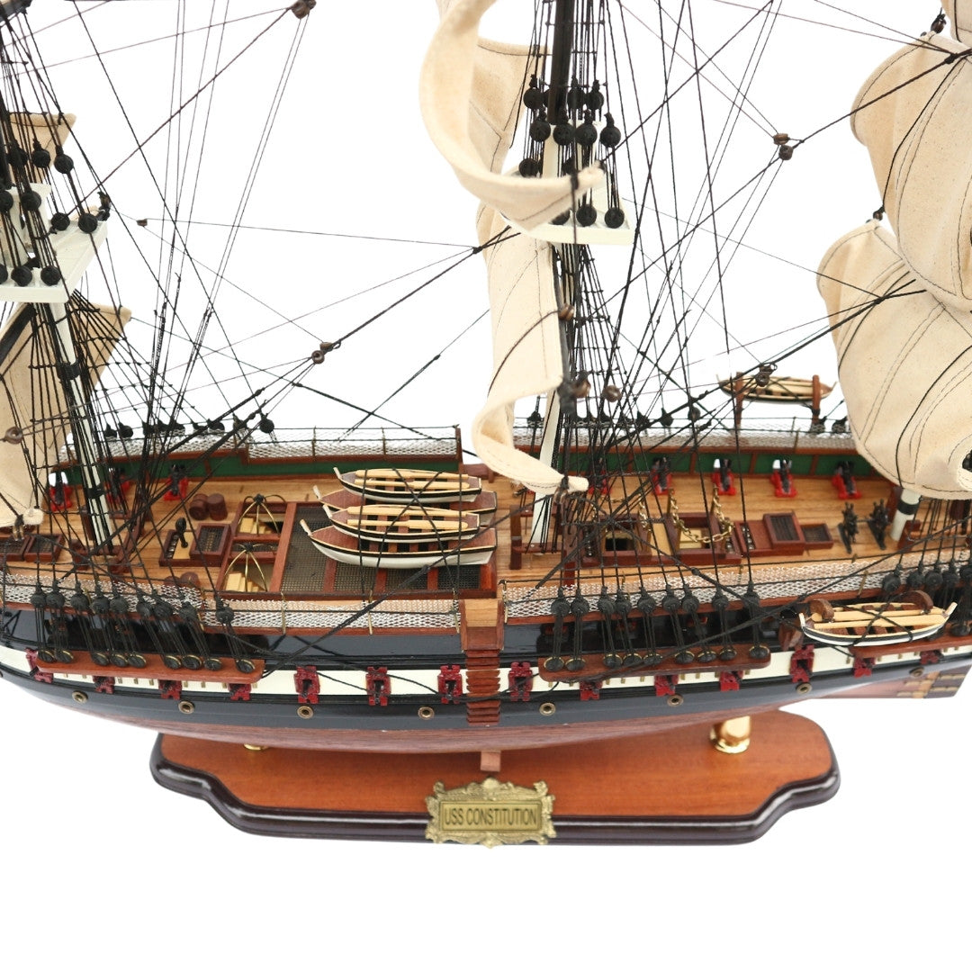 Eksklusiivinen suuri USS Constitution -purjelaivamalli, 100 cm, kaiverruksella personoitavissa