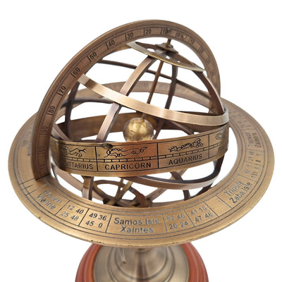 Messinkinen pallomainen astrolabi puisella jalustalla 28 cm, personoitavissa kaiverruksella