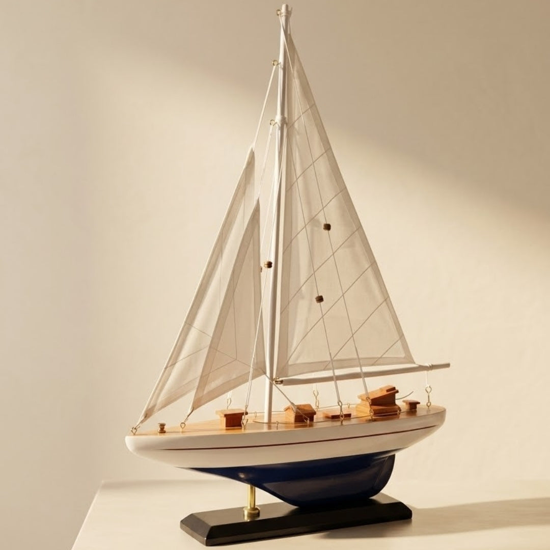Model Jachtu Drewniany Wysokość 42cm – M1