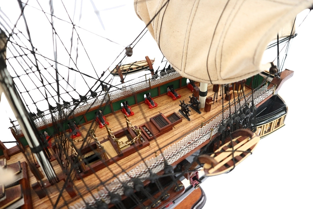 Eksklusiivinen suuri USS Constitution -purjelaivamalli, 100 cm, kaiverruksella personoitavissa