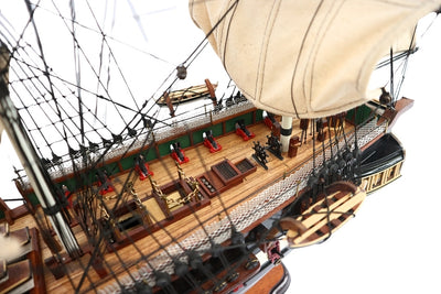 Eksklusiivinen suuri USS Constitution -purjelaivamalli, 100 cm, kaiverruksella personoitavissa
