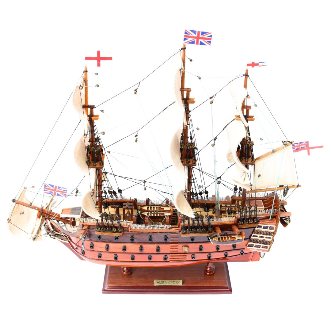 Koottu HMS Victory -purjelaivamalli, 54 cm - käsintehty jäljennös, kaiverruksella personoitavissa - ihanteellinen lahja purjehduksen ystäville - korkealaatuinen, tyylikäs puinen jalusta