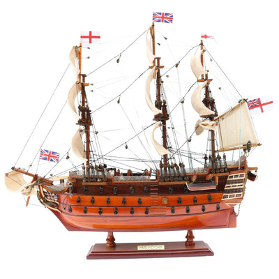 Koottu HMS Victory -purjelaivamalli, 54 cm - käsintehty jäljennös, kaiverruksella personoitavissa - ihanteellinen lahja purjehduksen ystäville - korkealaatuinen, tyylikäs puinen jalusta