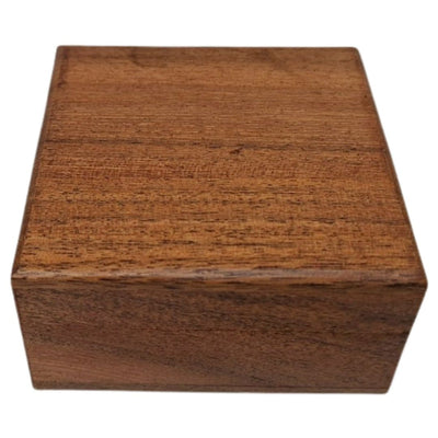 Puinen lahjarasia, korurasia, 8x8cm, tummansinisellä sisäosalla ja kaiverruksella personoitavaksi