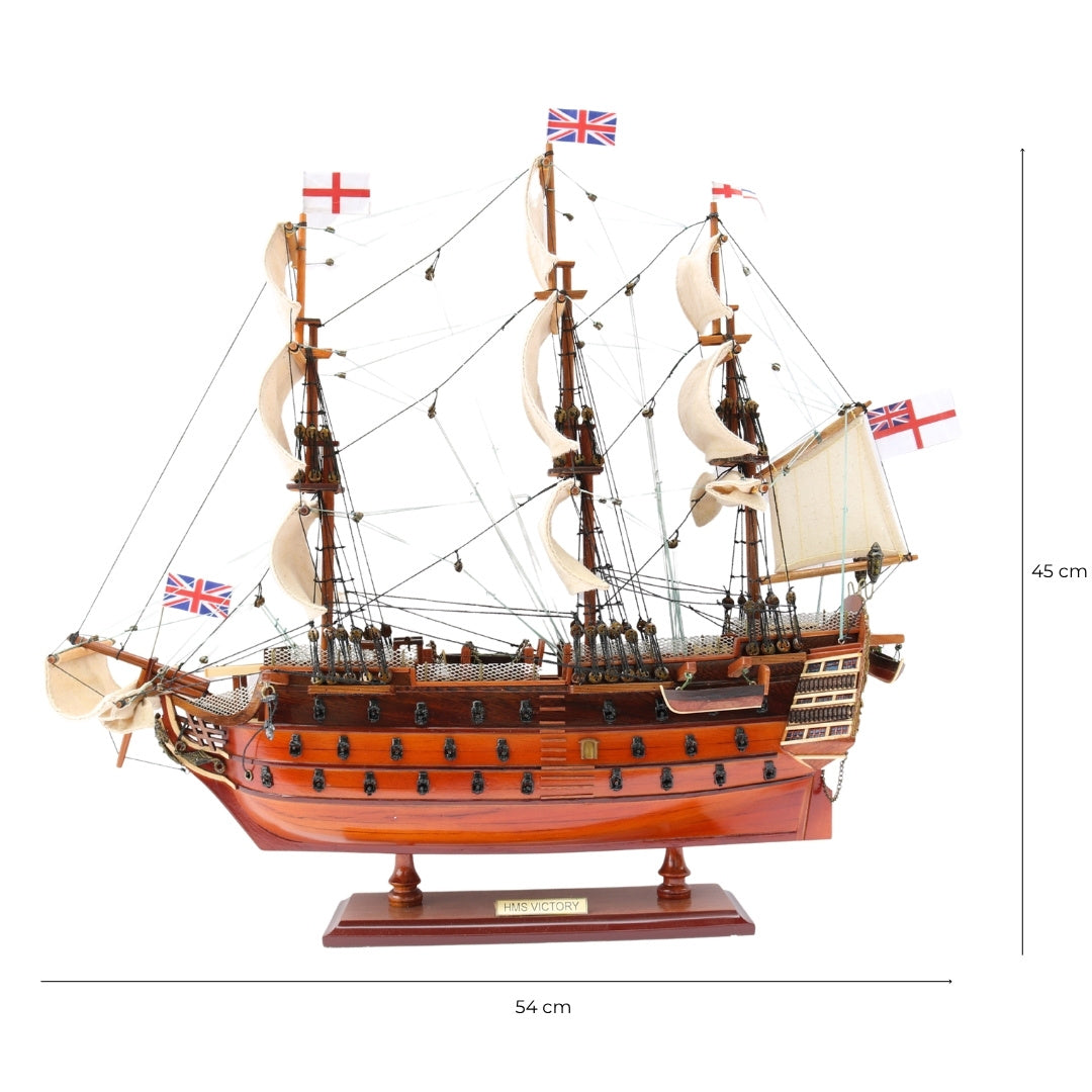 Koottu HMS Victory -purjelaivamalli, 54 cm - käsintehty jäljennös, kaiverruksella personoitavissa - ihanteellinen lahja purjehduksen ystäville - korkealaatuinen, tyylikäs puinen jalusta
