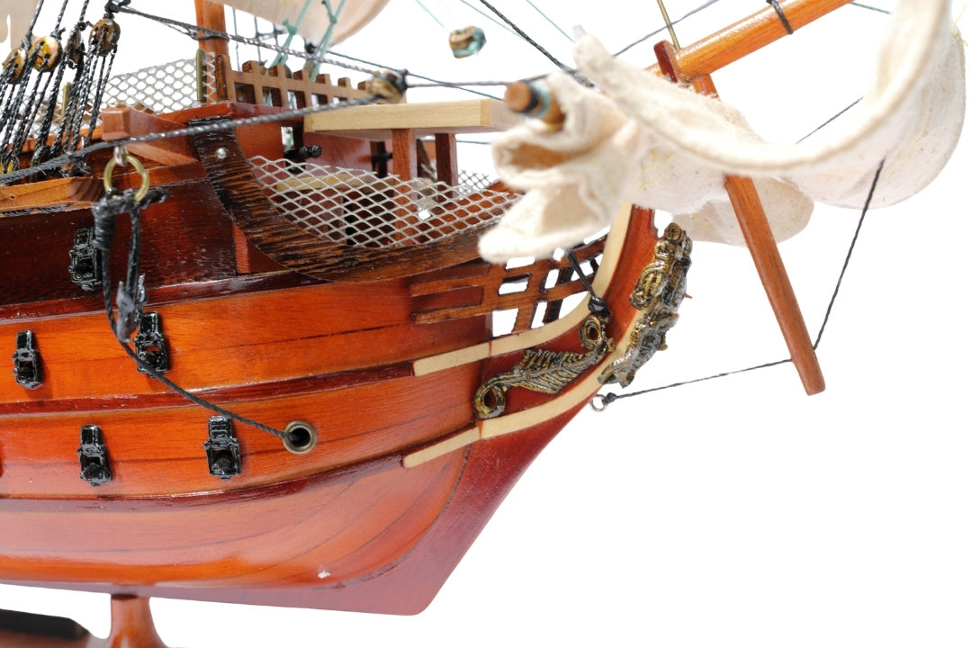 Koottu HMS Victory -purjelaivamalli, 54 cm - käsintehty jäljennös, kaiverruksella personoitavissa - ihanteellinen lahja purjehduksen ystäville - korkealaatuinen, tyylikäs puinen jalusta