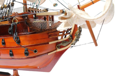 Koottu HMS Victory -purjelaivamalli, 54 cm - käsintehty jäljennös, kaiverruksella personoitavissa - ihanteellinen lahja purjehduksen ystäville - korkealaatuinen, tyylikäs puinen jalusta