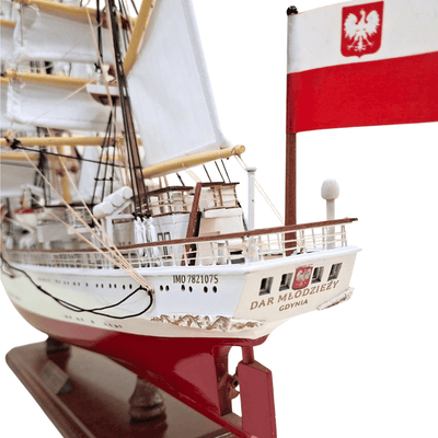 Eksklusiivinen Dar Młodzieży XXL -purjelaivamalli, 71 cm, kaiverruksella personoitavissa