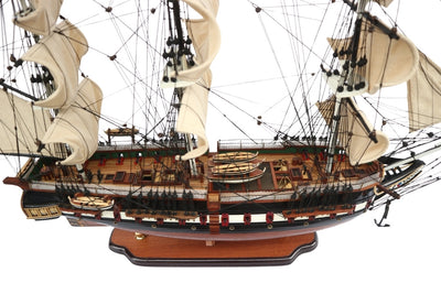 Eksklusiivinen suuri USS Constitution -purjelaivamalli, 100 cm, kaiverruksella personoitavissa