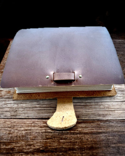 Notatnik Premium "RetroNotes" – Tyylikäs aito nahkamuistikirja - 200 sivua, 120g, muistikirja, luonnoskirja, ruskea väri, personointi kaiverruksella